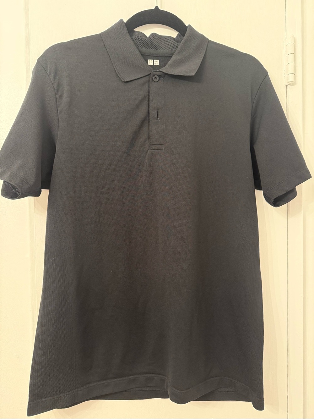 Uniqlo Black Men's Polo Shirt - Classic Short Sleeve